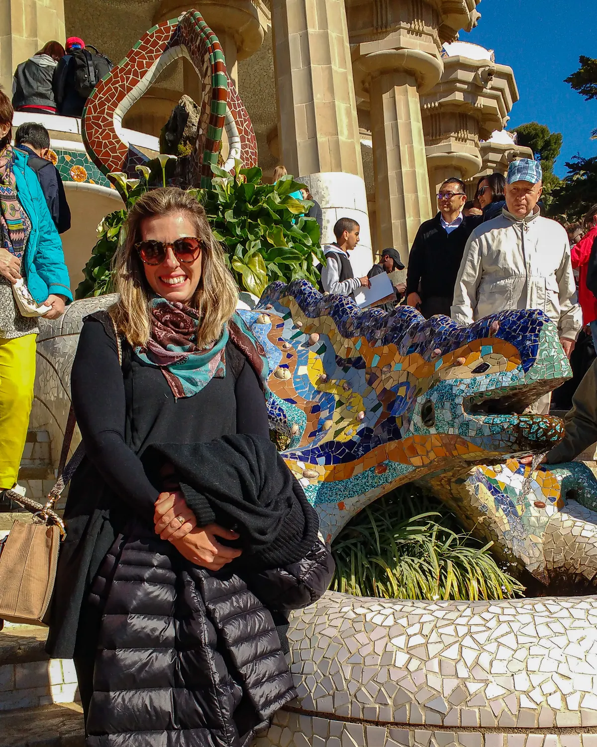 Formas orgânicas e mosaicos do Park Güell, de Antoni Gaudí, em Barcelona
